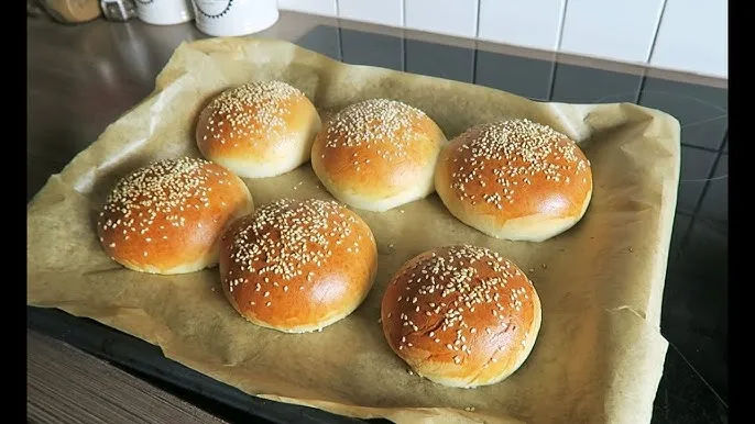 domowe bułki do burger&oacute;w z sezamem
