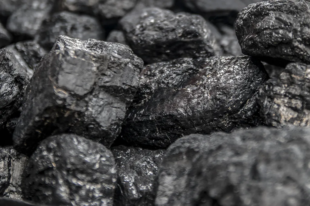 Certyfikowany ekogroszek vs. niskiej jakości węgiel