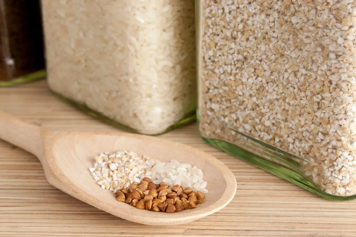 tabela porównująca wartości odżywcze kaszy i ryżu