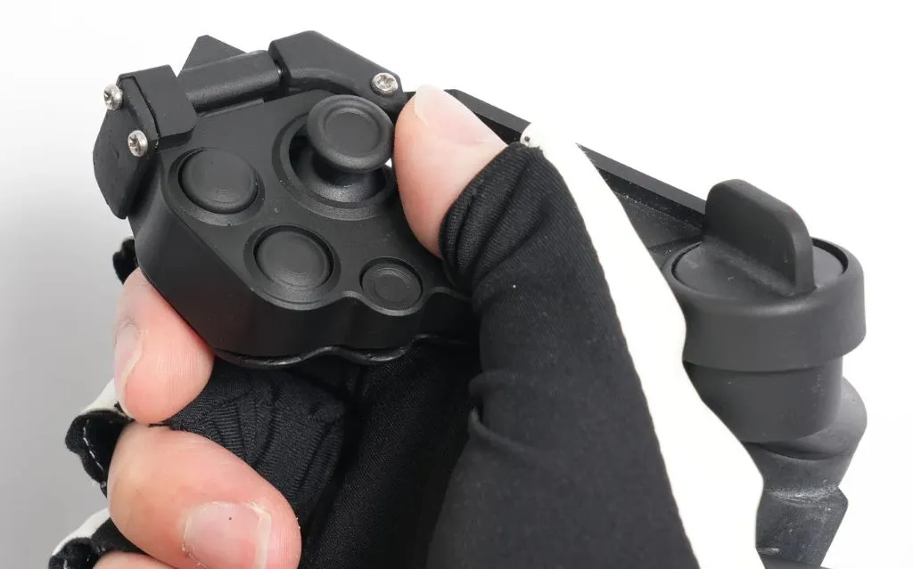 kontrolery vr z haptycznym sprzężeniem zwrotnym
