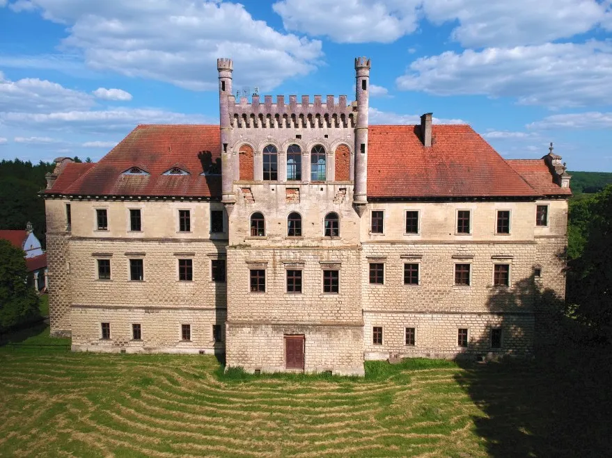 Książ Wielki Pałac Na Mirowie i Zamek Książ Wałbrzych por&oacute;wnanie