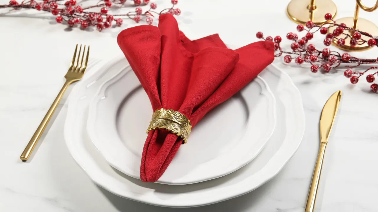 sposoby składania serwetek materiałowych