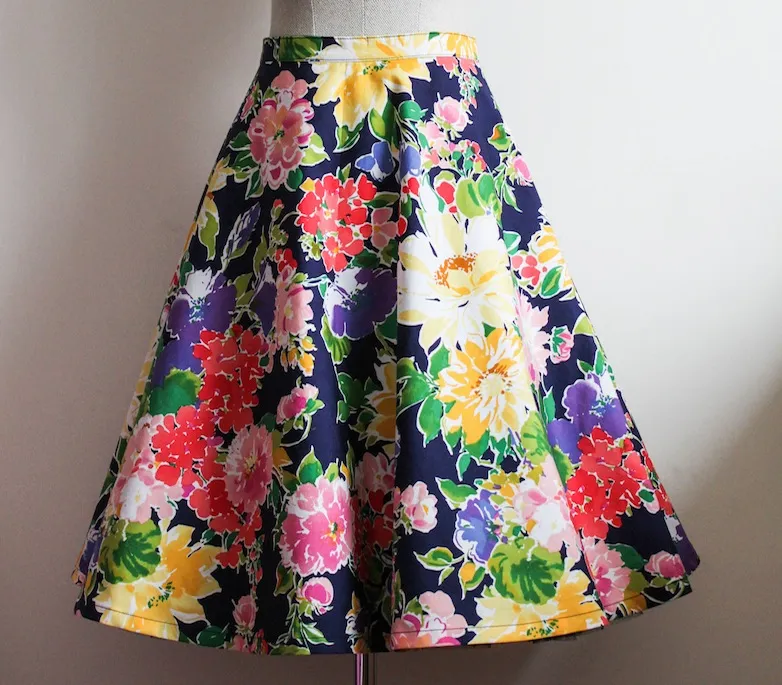 podwijanie dołu spódnicy z półkola