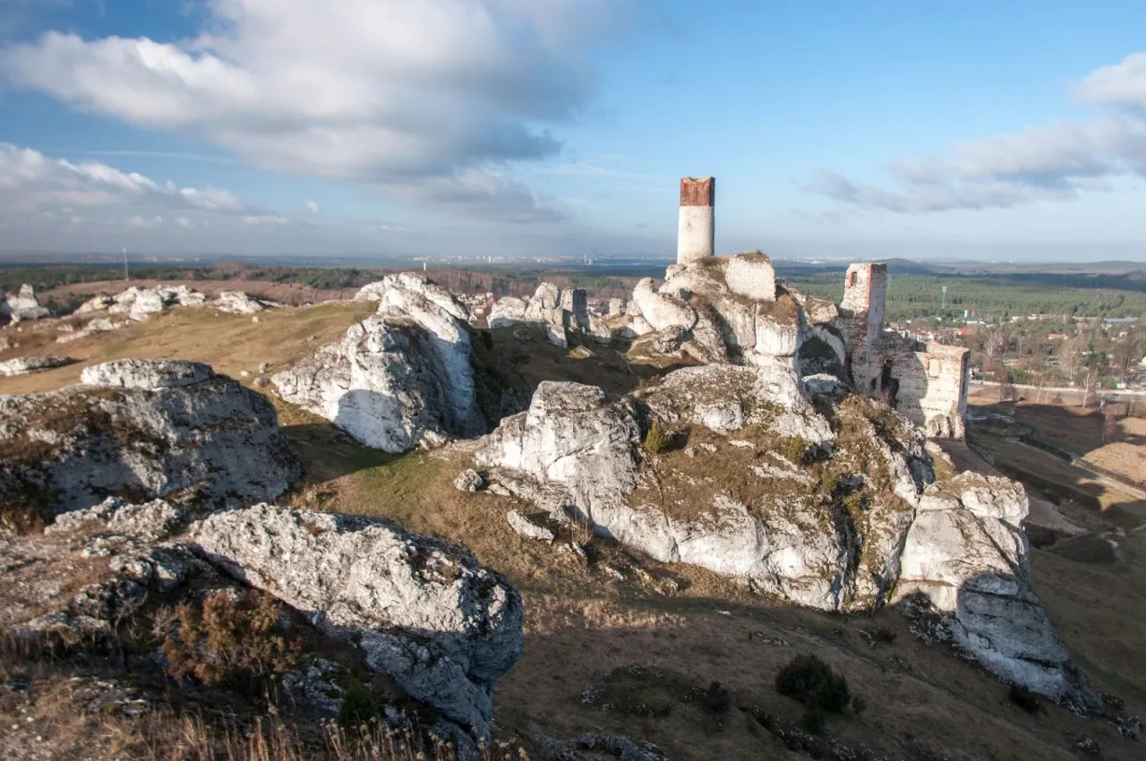 ruiny zamku Ostrężnik widok z góry