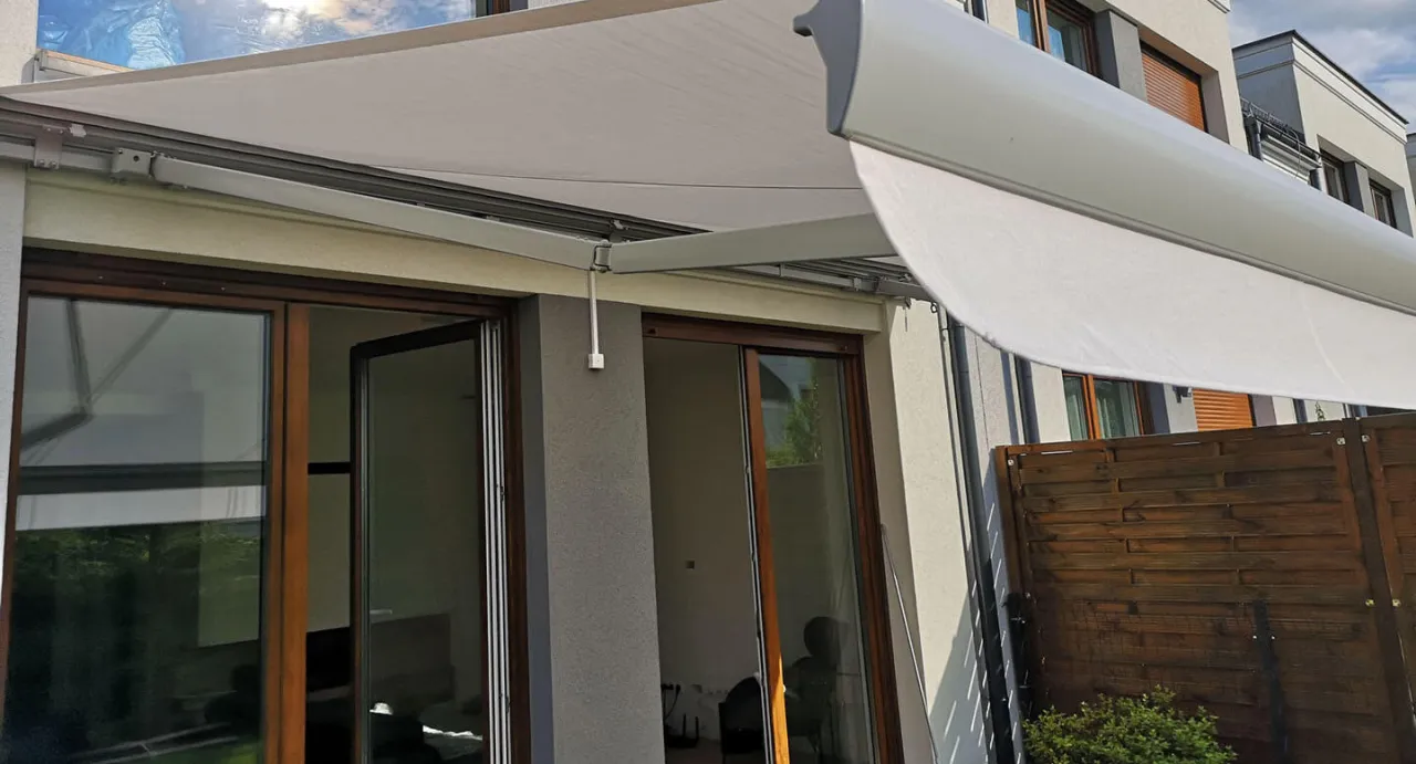 rodzaje markiz tarasowych kaseta półkaseta otwarta porównanie