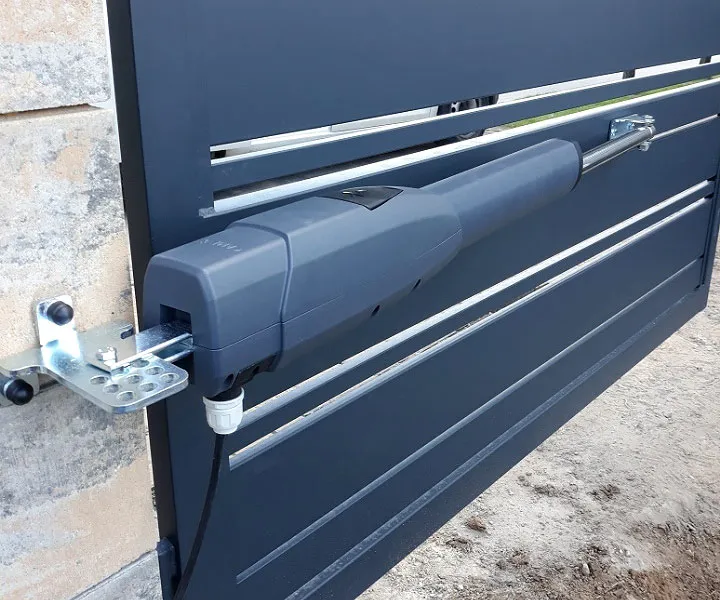 rodzaje siłowników do bram dwuskrzydłowych