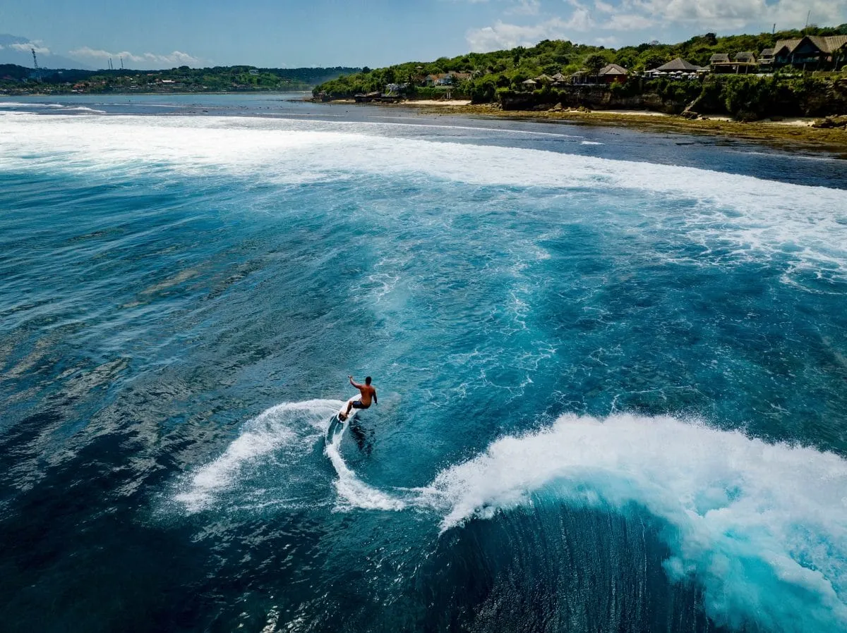 Plaże Bali surfing i relaks