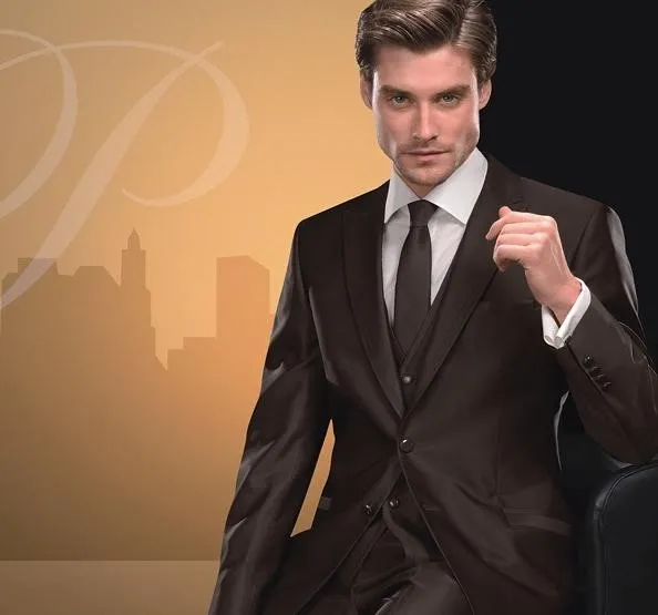 elegancki mężczyzna w garniturze