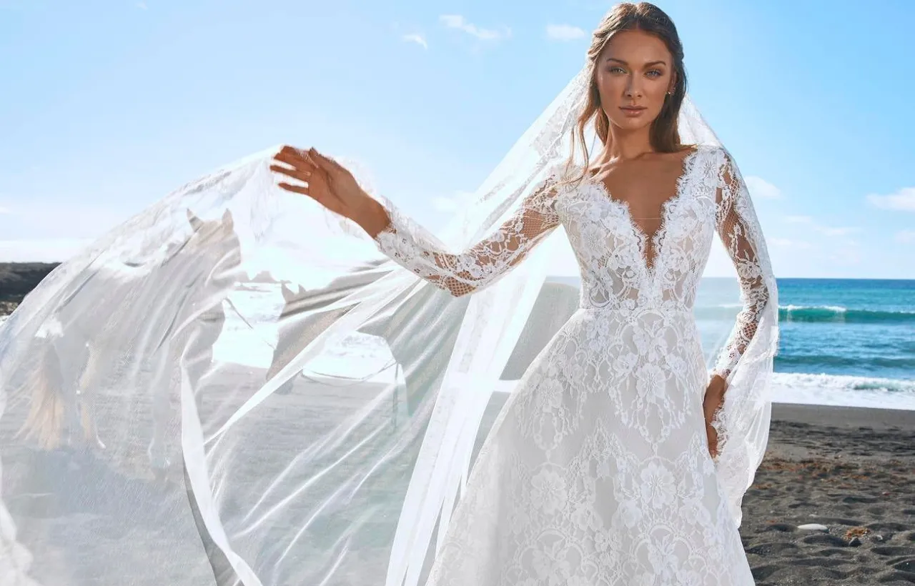 Panna młoda w sukni ślubnej