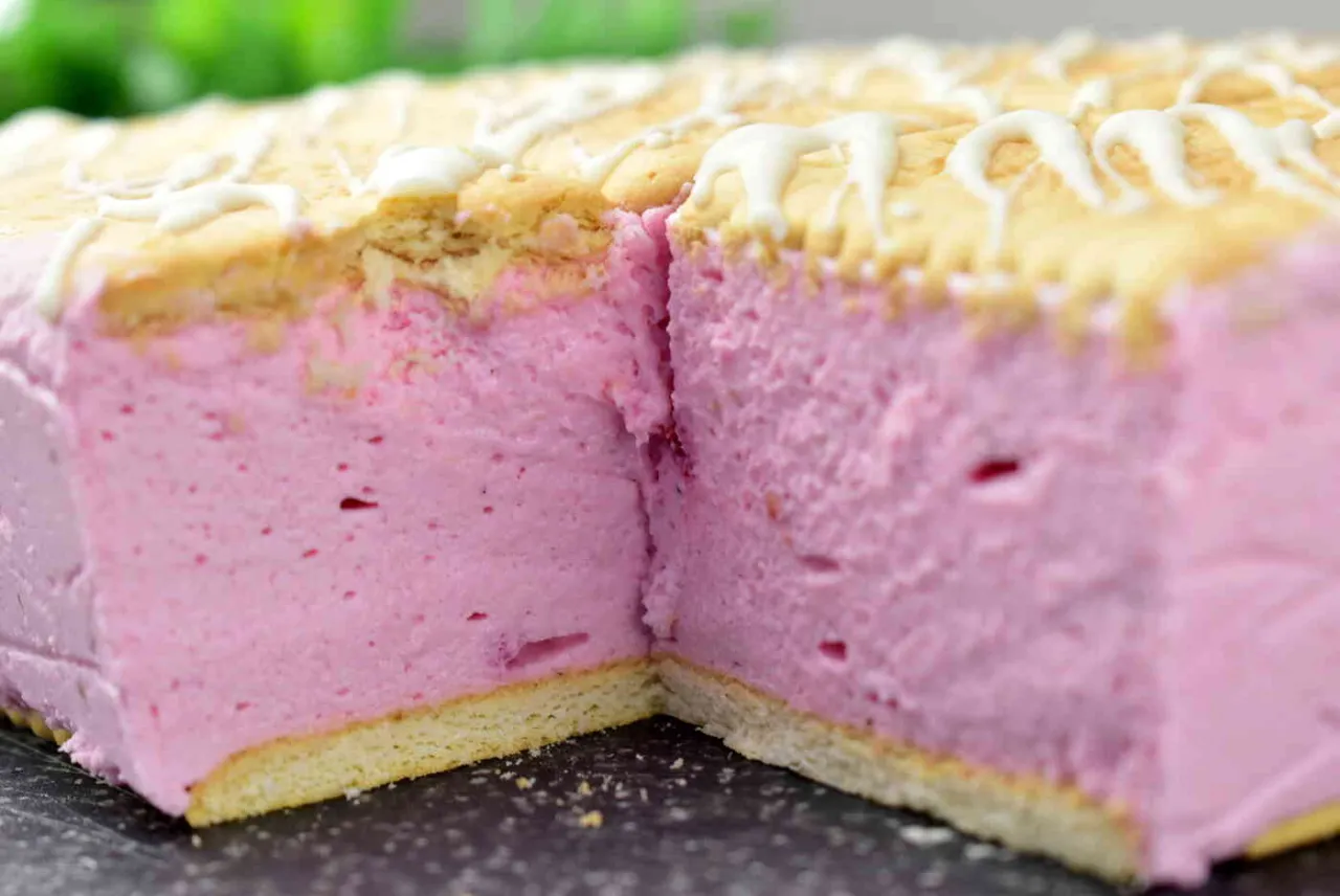 puszysta pianka z galaretki na herbatnikach