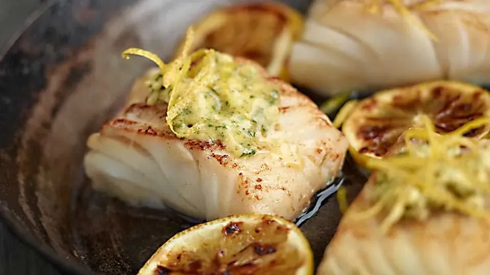 smażony dorsz z koperkiem, smażony pstrąg z cytryną, smażony łosoś