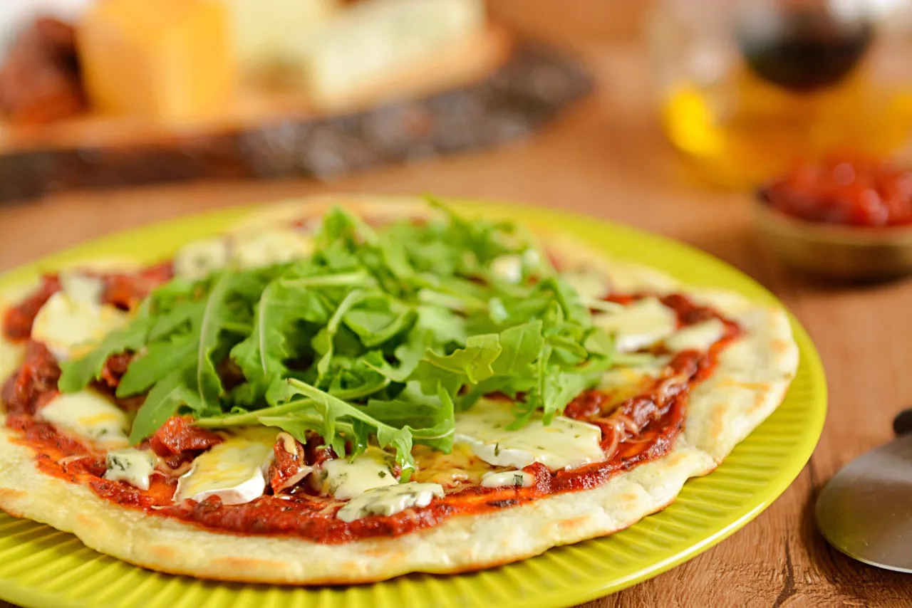 składniki pizzy kaloryczne ser mięso sos