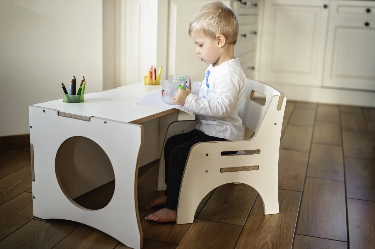 krzesło rosnące z dzieckiem mechanizm regulacji