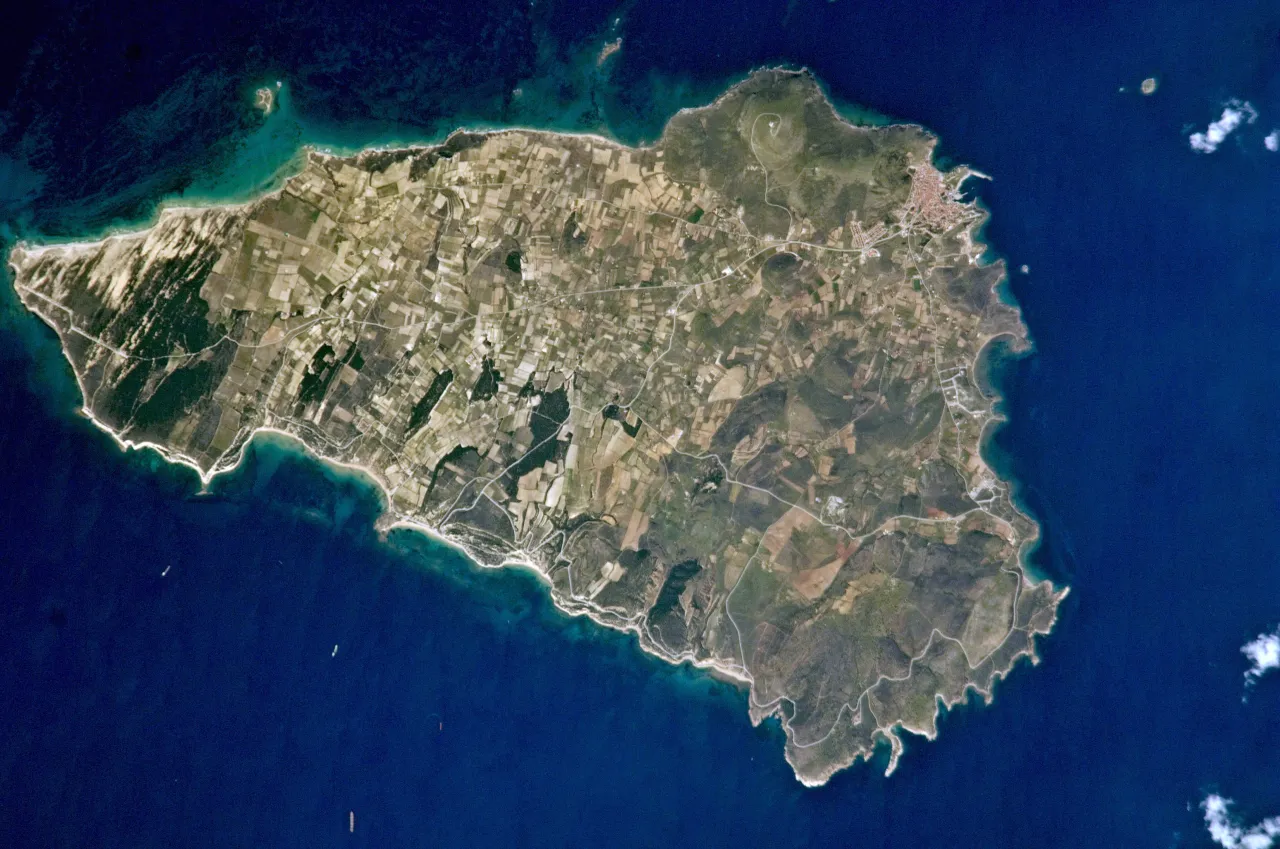 Mapa Turcji z zaznaczonymi morzami i wyspami