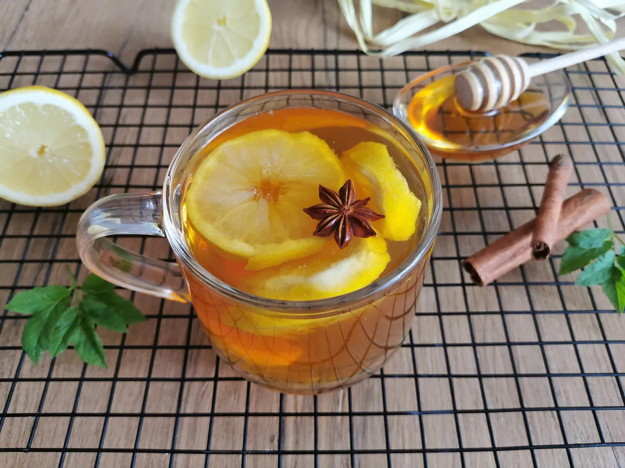 Herbata z imbirem miodem i cytryną