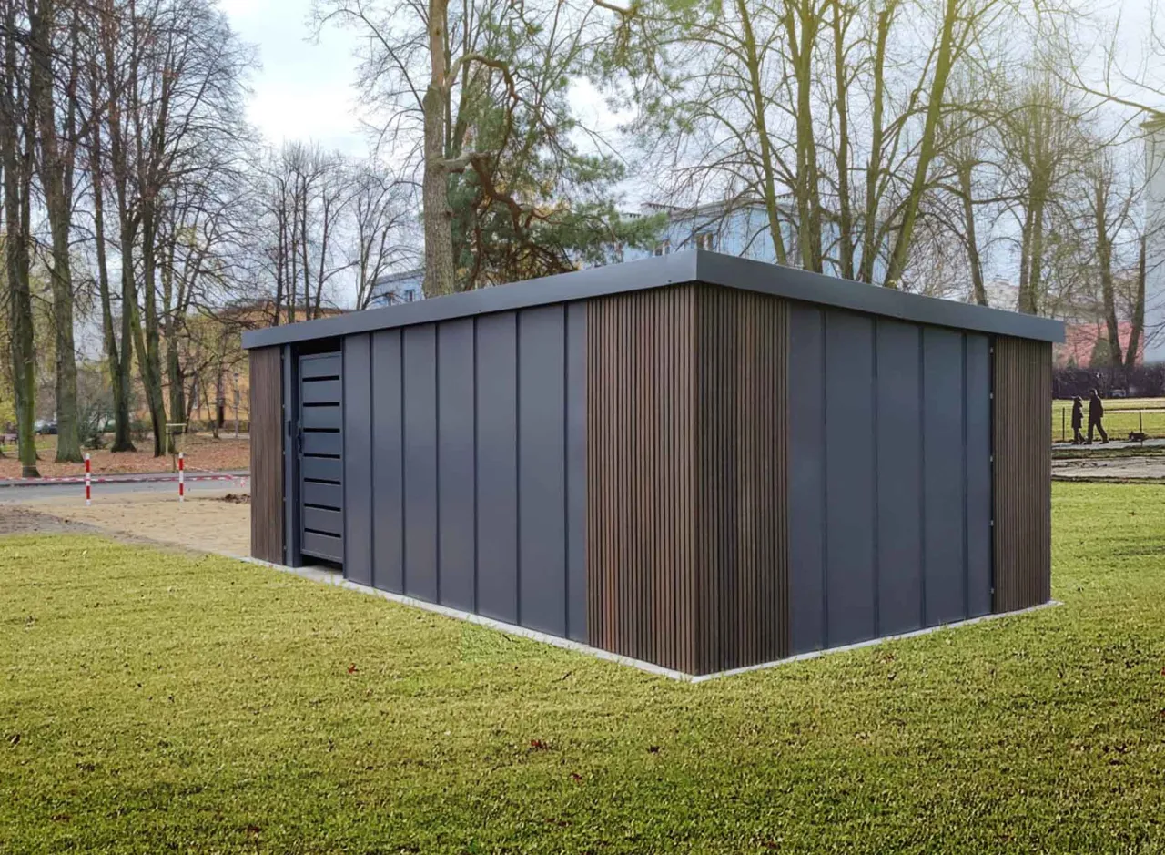 Nowoczesna wiata na śmieci, kt&oacute;ra idealnie rozwiązuje problem, jak ukryć kubły na śmieci. Elegancka i dyskretna.