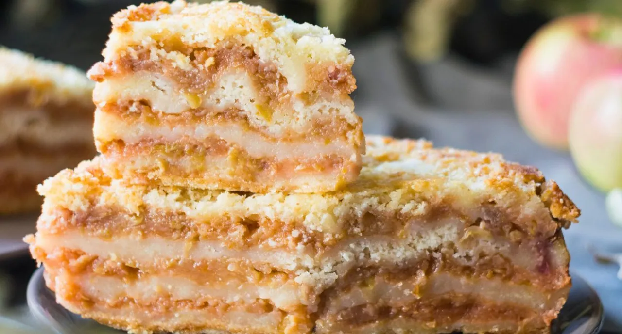 Szarlotka sypana gotowa po upieczeniu