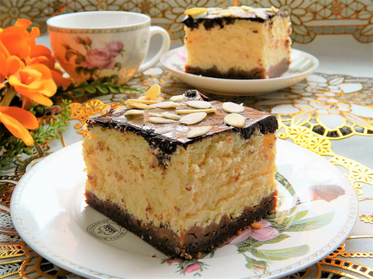 dekoracje sernika, sernik z owocami, sernik z polewą czekoladową, sernik z cukrem pudrem