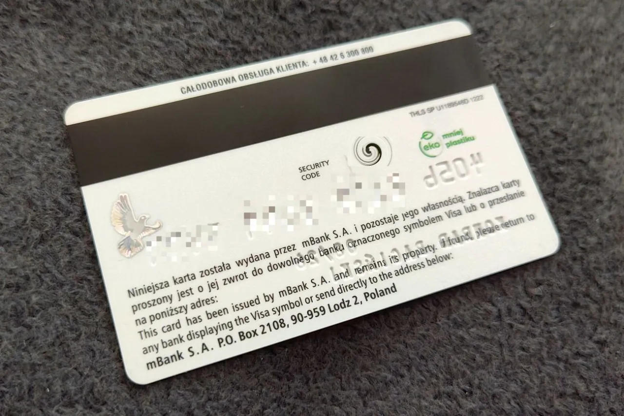 Podpisanie karty płatniczej i pierwsza transakcja PIN