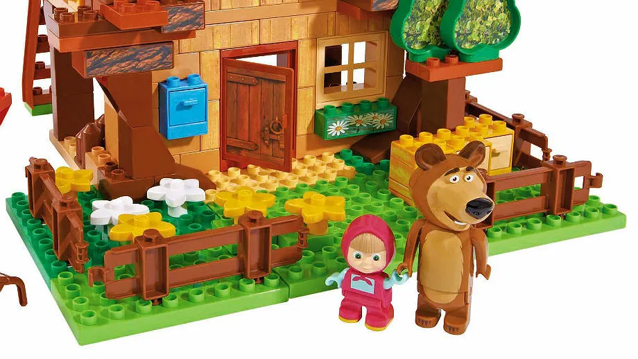 różne zabawki Masza i Niedźwiedź