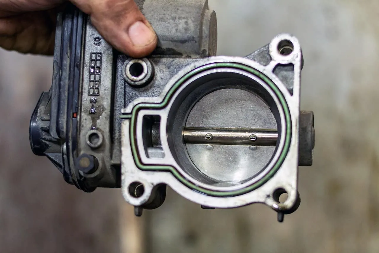 zabrudzona przepustnica diesel objawy