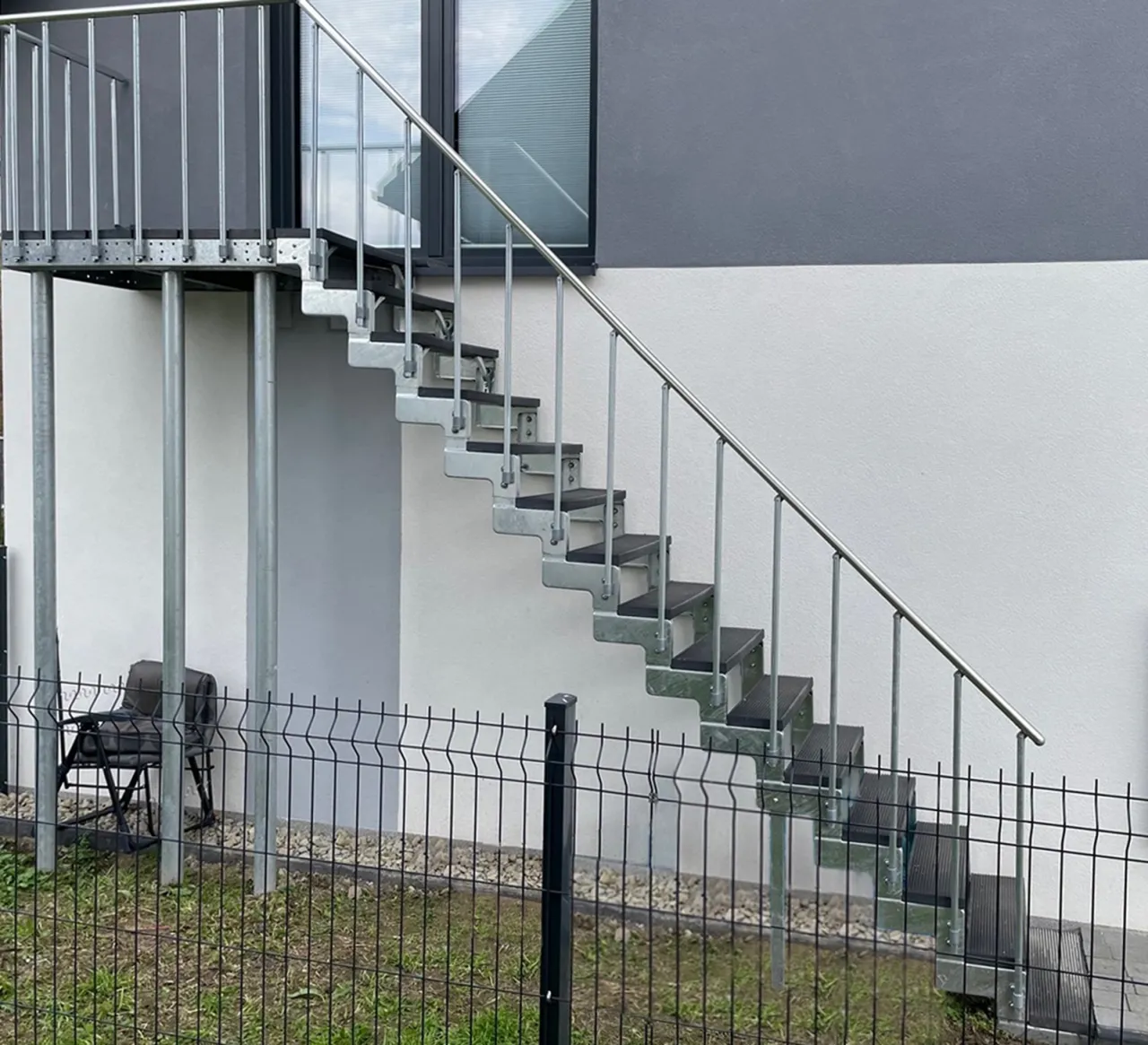 Zdjęcie Schody aluminiowe zewnętrzne: trwałe i estetyczne rozwiązanie