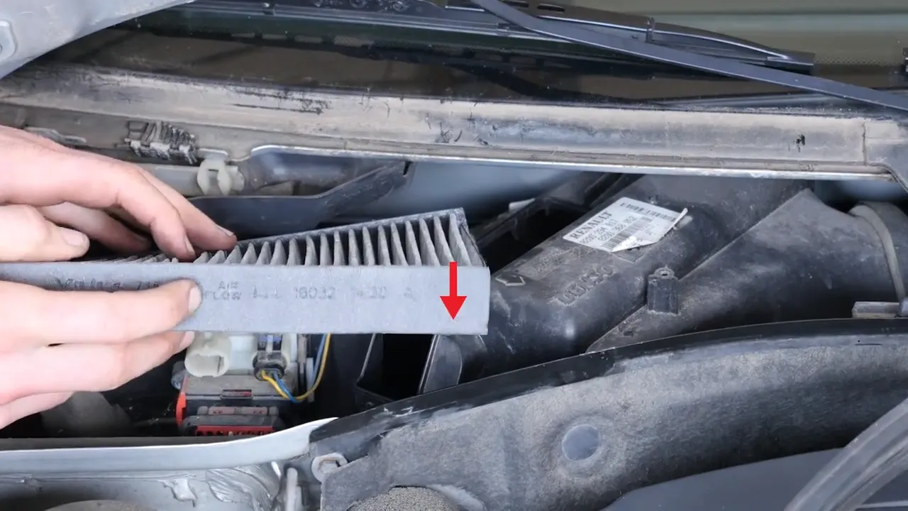 emplacement filtre habitacle Clio 2 sous capot