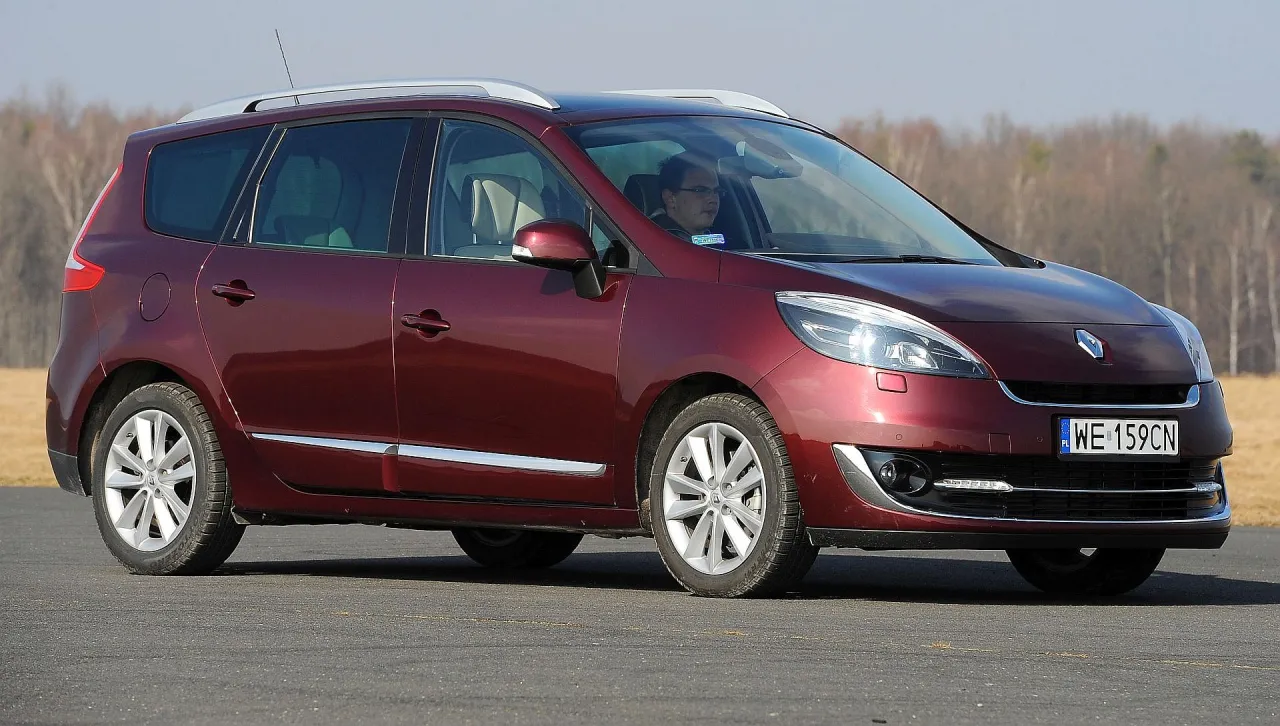 Zdjęcie Renault Scenic 3 jaki silnik wybrać, aby uniknąć problemów i kosztów