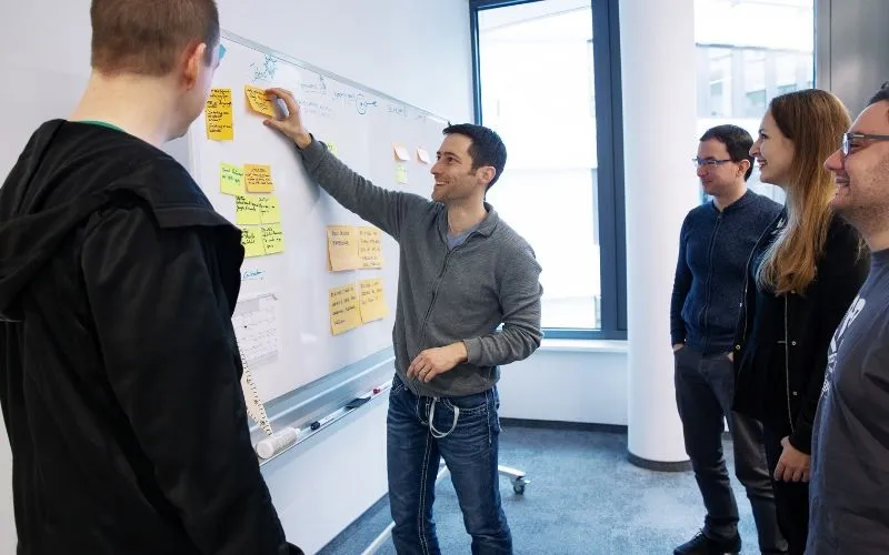 Agile Coach working with a team on a whiteboard