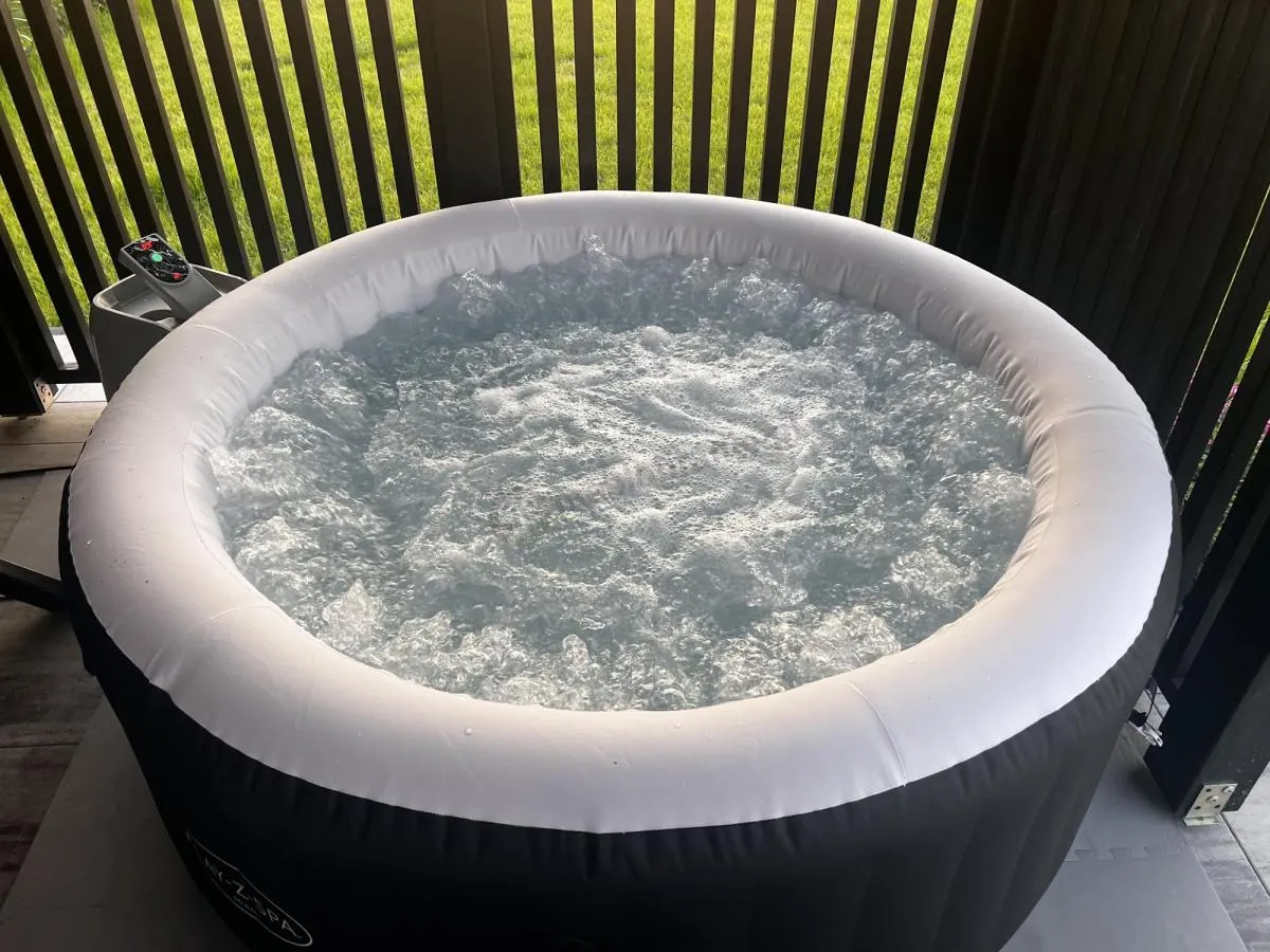 Bestway Lay-Z-Spa Miami montaż