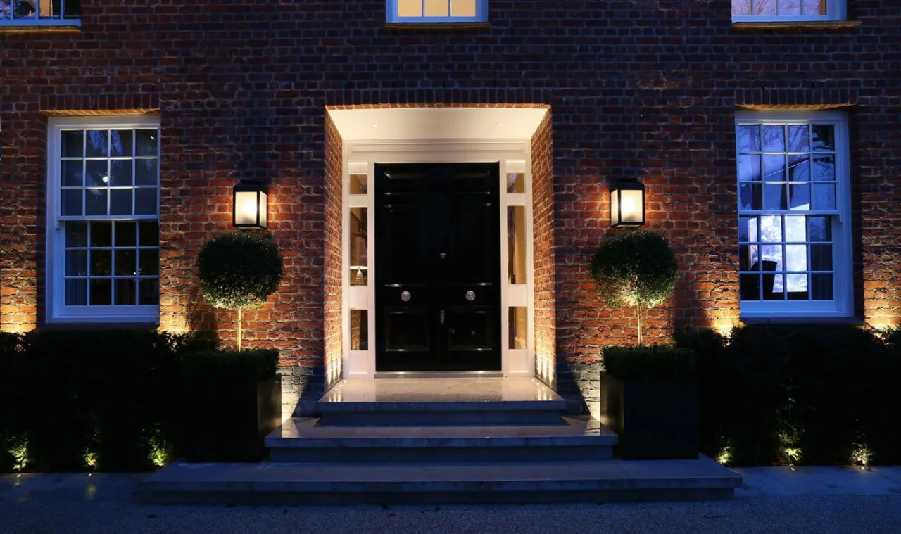 różne rodzaje oświetlenia LED do drzwi wejściowych