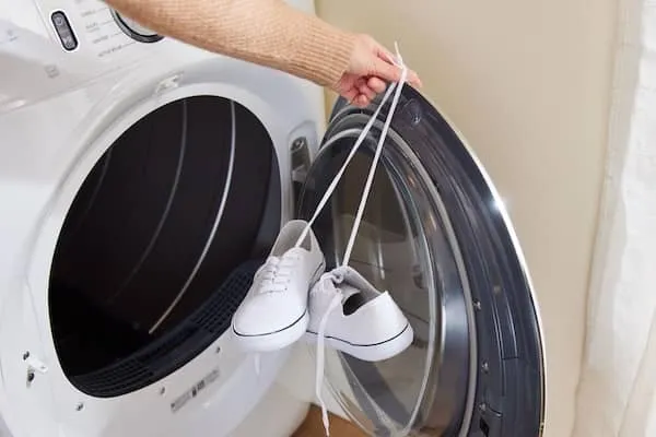 prawidłowe suszenie butów po praniu