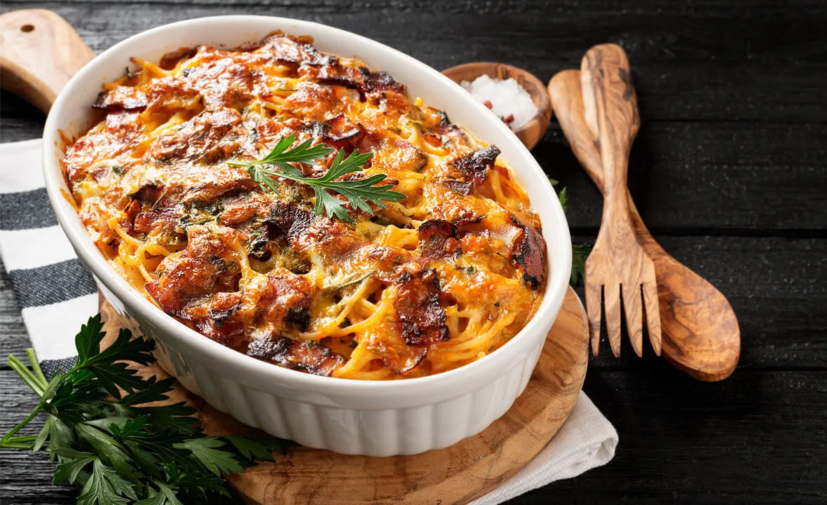 Szybki obiad z kiełbasą makaron zapiekanka