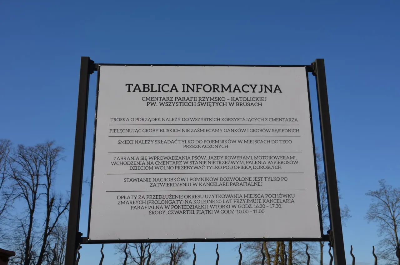 tablica informacyjna cmentarz opłaty