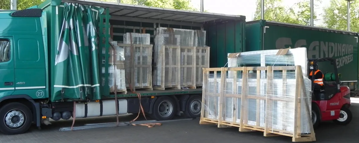 zabezpieczone drzwi do transportu