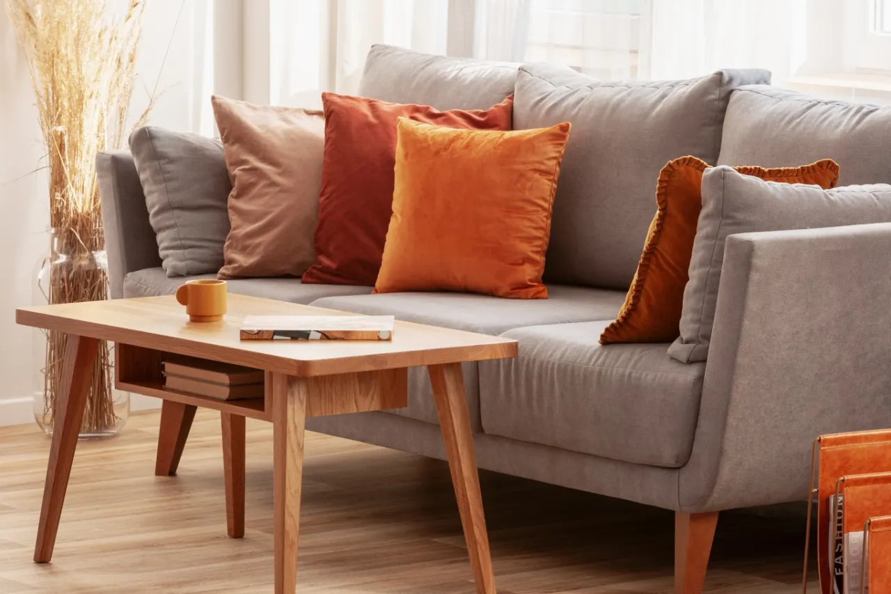 inspiracje aranżacji poduszek na kanapie, r&oacute;żne style