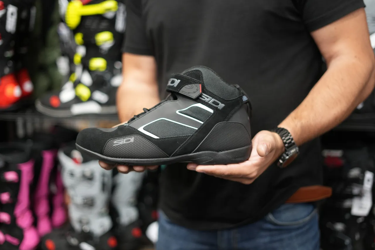 protektory w butach motocyklowych turystycznych