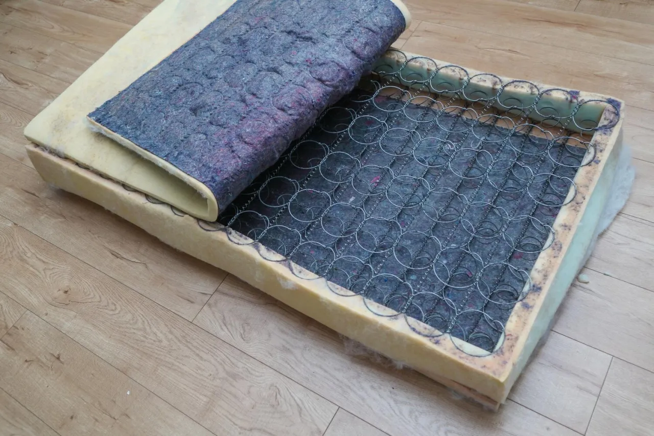 kreatywne wykorzystanie starego materaca dla zwierząt