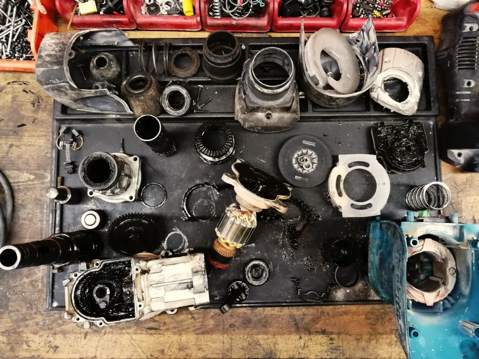 uchwyt sds makita uszkodzony