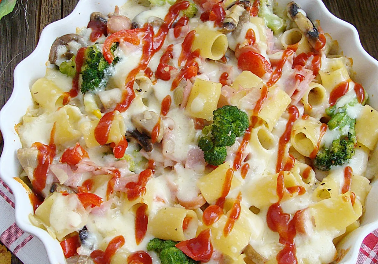 zapiekanka makaronowa z mozzarellą