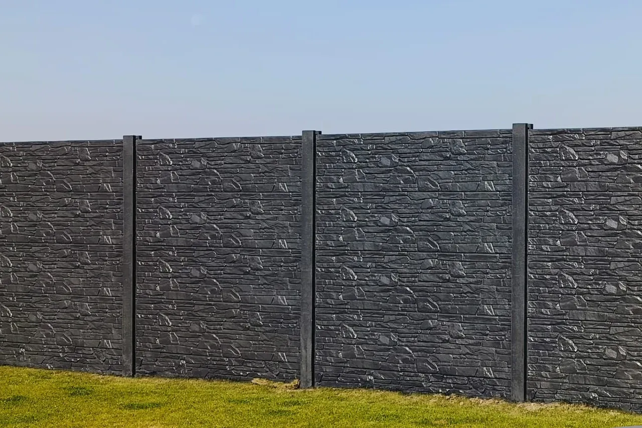 sąsiedzi sp&oacute;r o płot