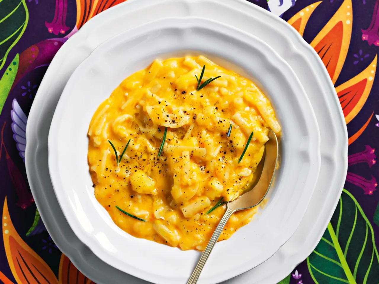 pasta e patate con provola piatto tradizionale