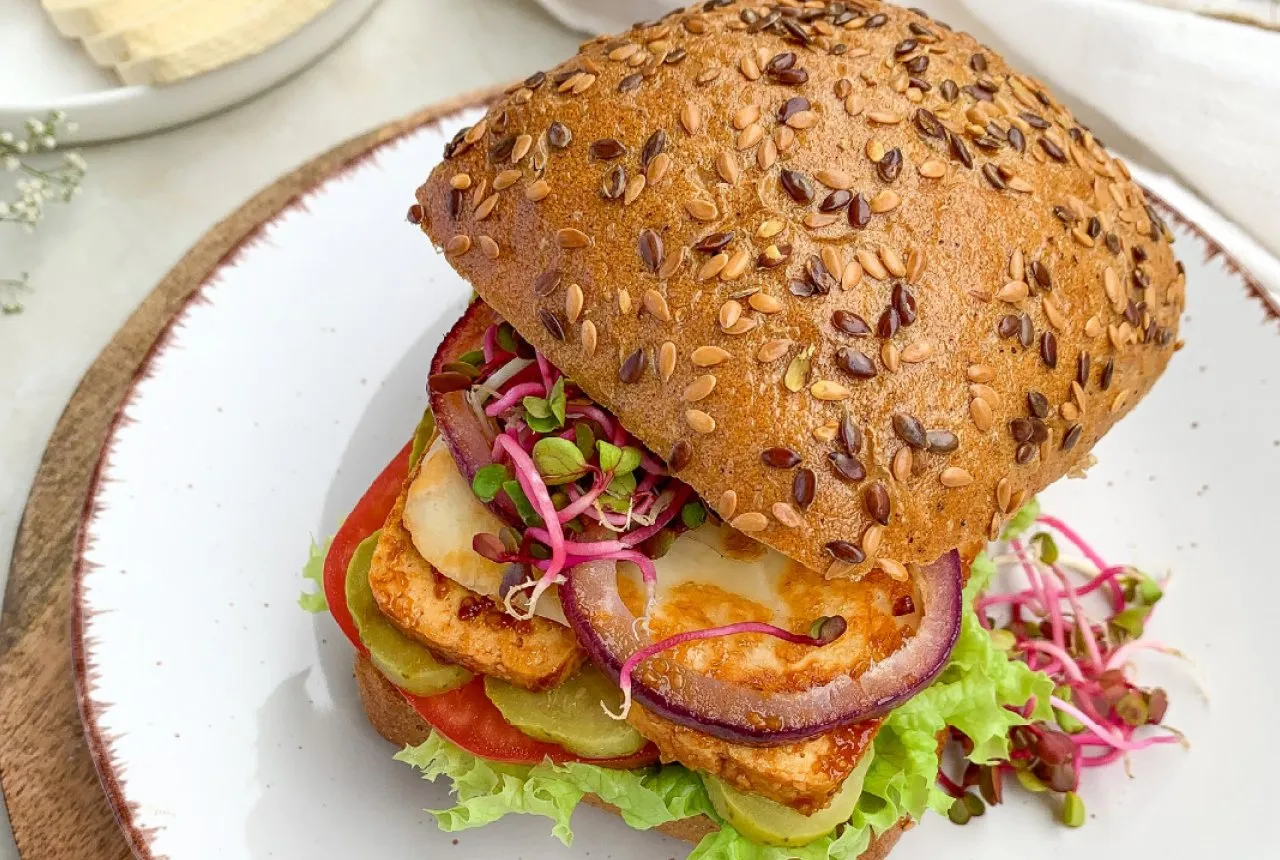 Burgery wege dodatki, grillowany halloumi burger, burger z tofu