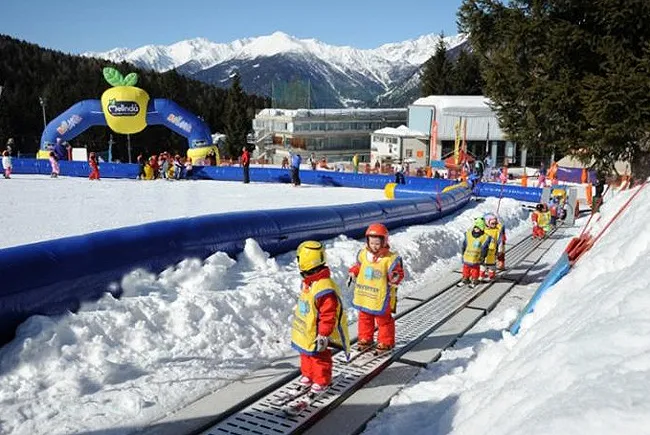 Włoskie stoki narciarskie dla dzieci Kinderland