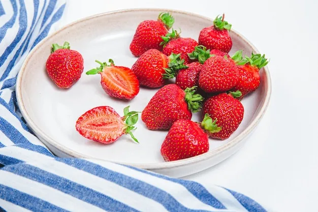 talerz świeżych truskawek