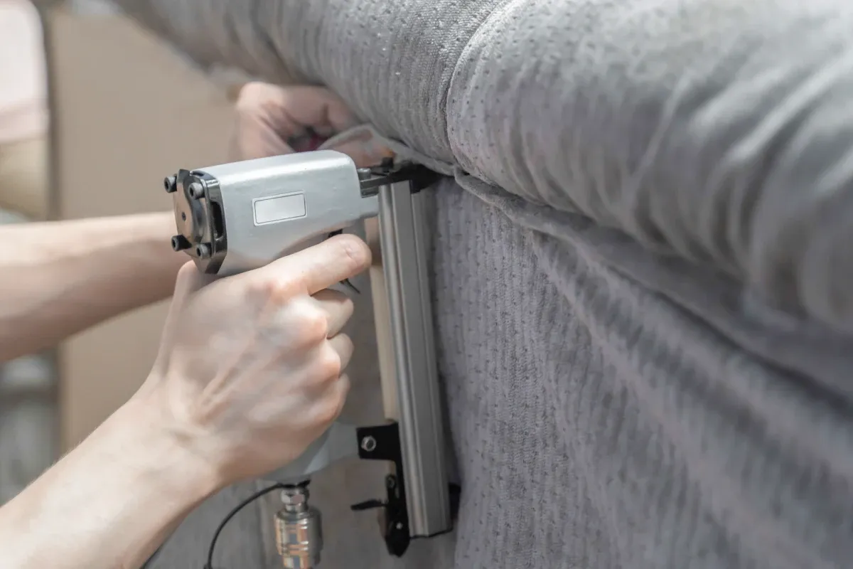 czynniki wpływające na koszt obicia kanapy