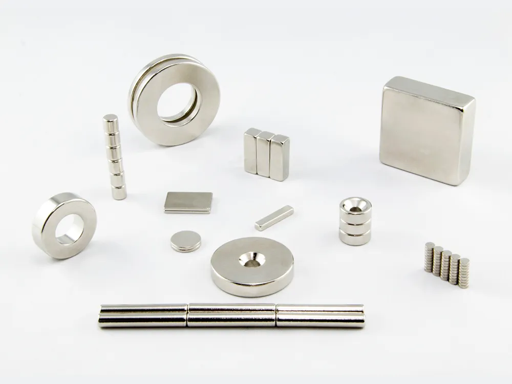 r&oacute;żne kształty i klasy magnes&oacute;w neodymowych
