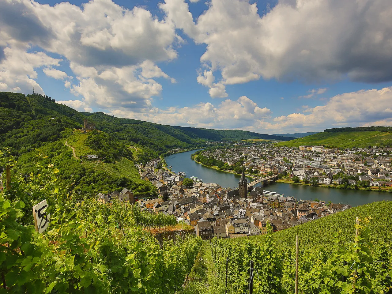 Bernkastel-Kues Altstadt Mosel Weinberge