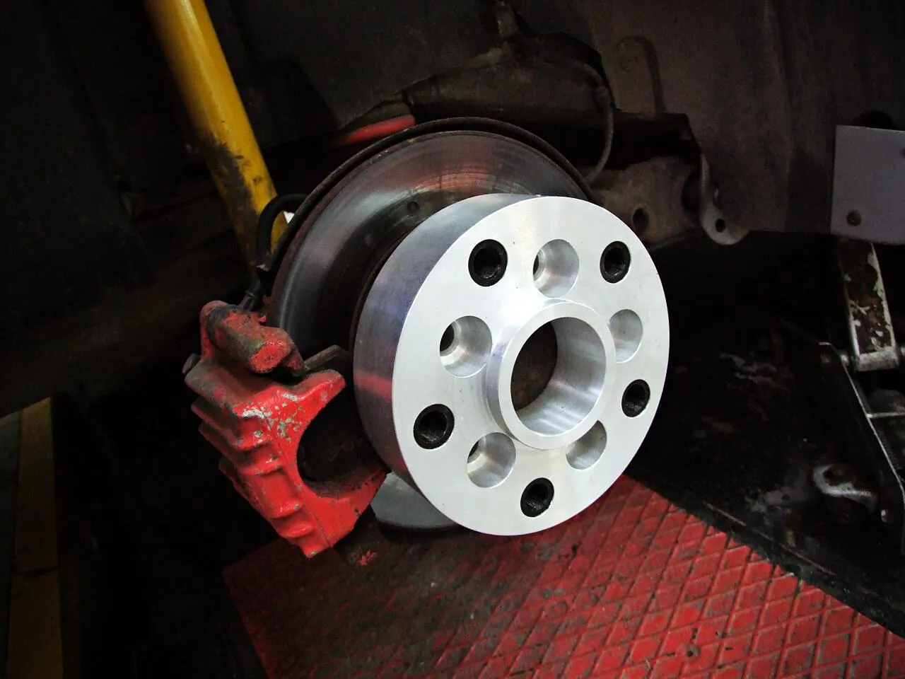 śruby pływające dystanse zmieniające rozstaw