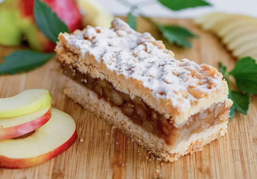 Najlepsze składniki na szarlotkę: zimne masło, jabłka Szara Reneta, cynamon